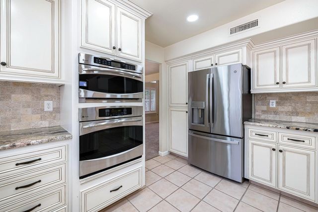 9396 N St Martin Drive, Fresno, CA 93720