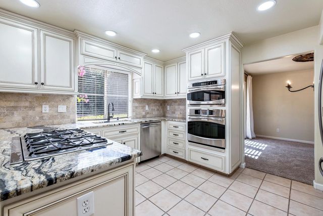 9396 N St Martin Drive, Fresno, CA 93720
