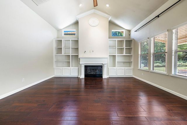9396 N St Martin Drive, Fresno, CA 93720