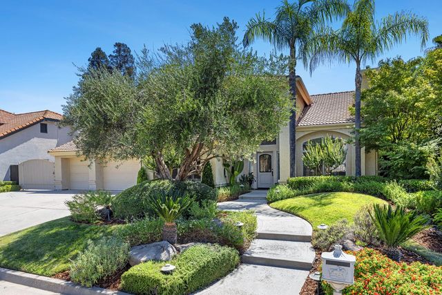 9396 N St Martin Drive, Fresno, CA 93720