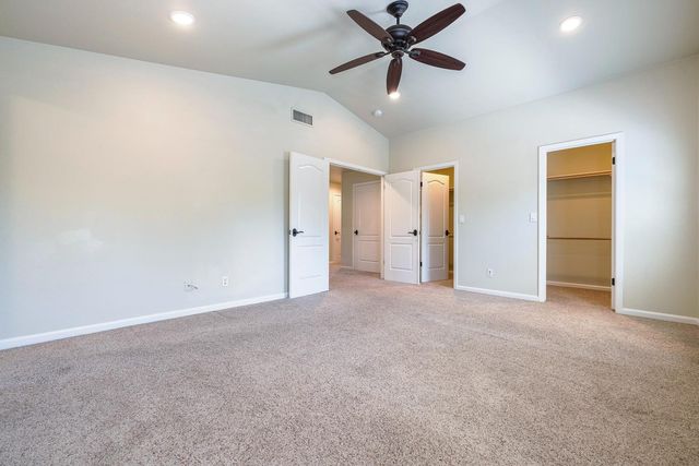 9396 N St Martin Drive, Fresno, CA 93720