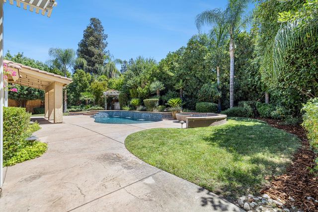 9396 N St Martin Drive, Fresno, CA 93720