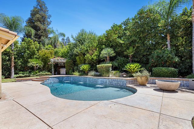 9396 N St Martin Drive, Fresno, CA 93720