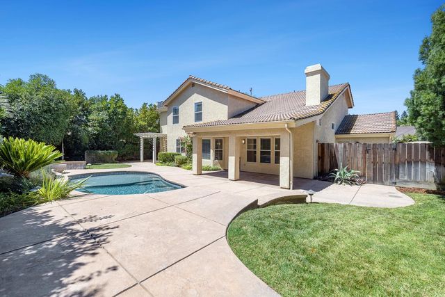 9396 N St Martin Drive, Fresno, CA 93720