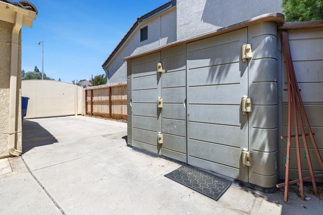 9396 N St Martin Drive, Fresno, CA 93720