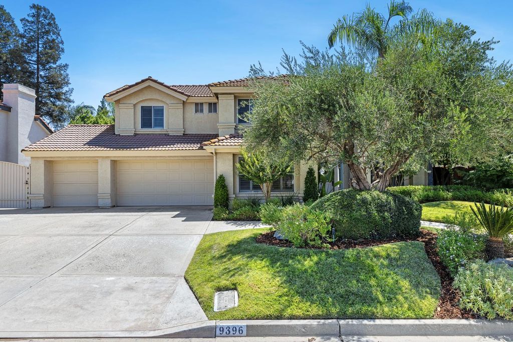 9396 N St Martin Drive, Fresno, CA 93720