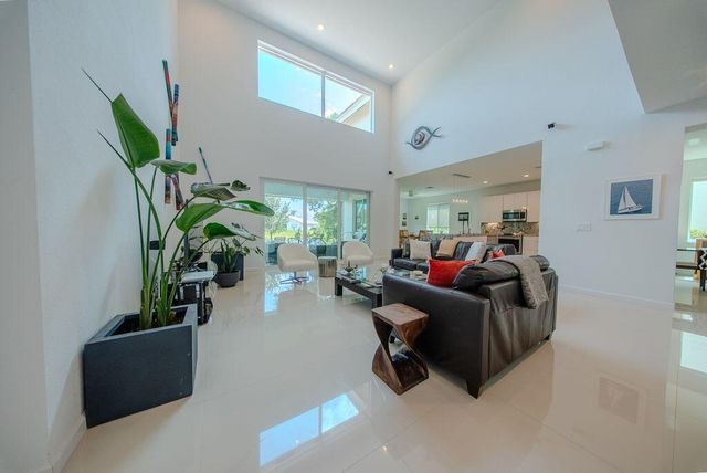 163 Bella Vista Way, Royal Palm Beach, FL 33411