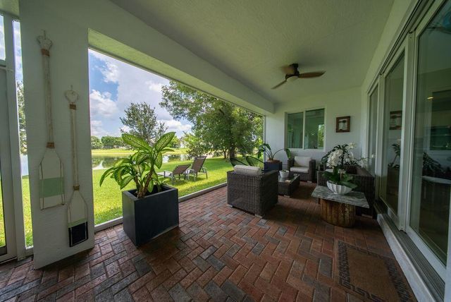 163 Bella Vista Way, Royal Palm Beach, FL 33411