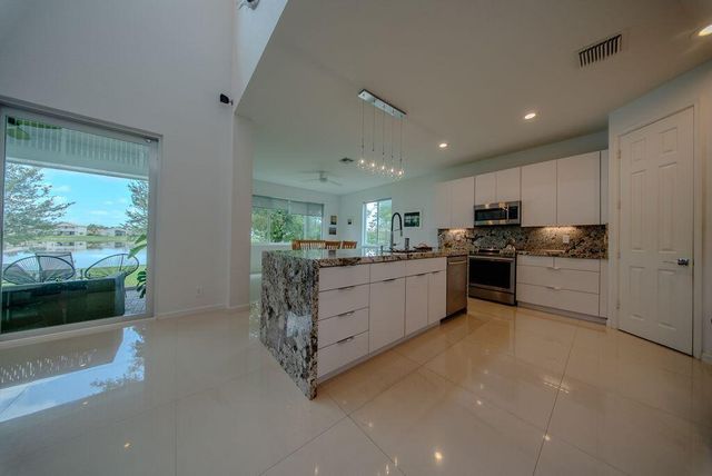 163 Bella Vista Way, Royal Palm Beach, FL 33411