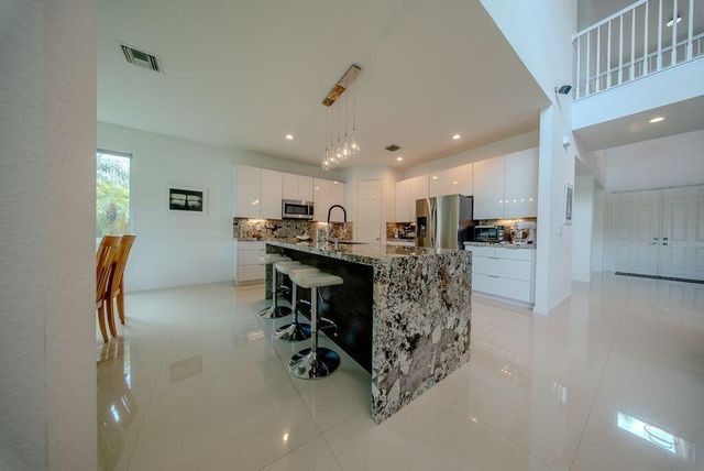 163 Bella Vista Way, Royal Palm Beach, FL 33411