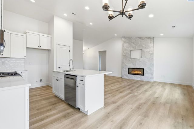 6485 W 29th Ct, Kennewick, WA 99338