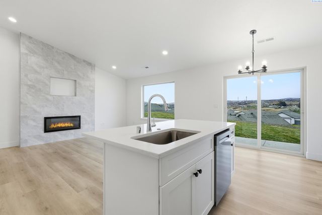 6485 W 29th Ct, Kennewick, WA 99338