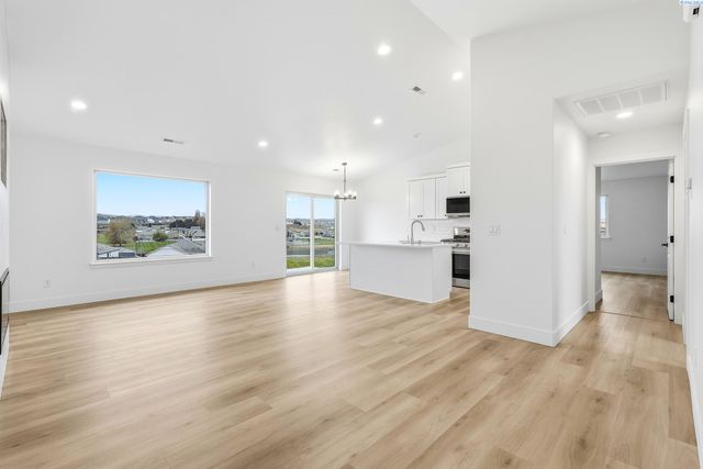 6485 W 29th Ct, Kennewick, WA 99338