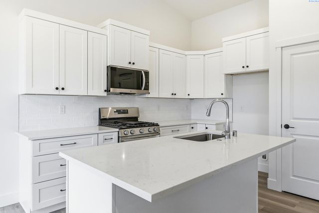 6485 W 29th Ct, Kennewick, WA 99338