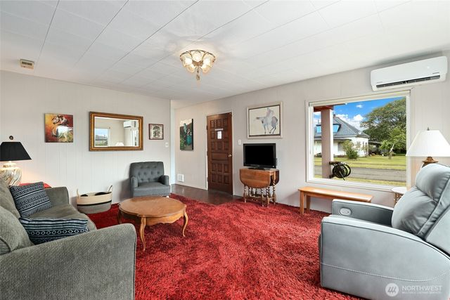 215 H Street, Cosmopolis, WA 98537