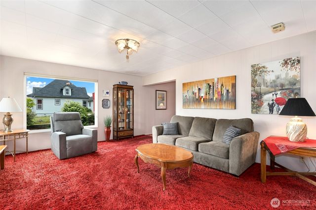 215 H Street, Cosmopolis, WA 98537