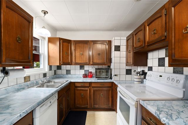 215 H Street, Cosmopolis, WA 98537