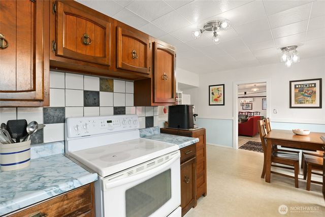 215 H Street, Cosmopolis, WA 98537