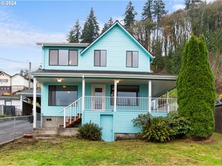 422 W D St, Rainier, OR 97048
