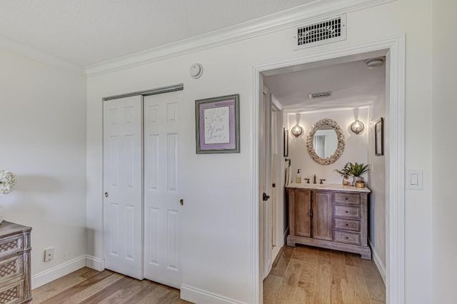 5560 Tamberlane Circle 127, Palm Beach Gardens, FL 33418