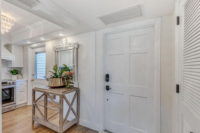 5560 Tamberlane Circle 127, Palm Beach Gardens, FL 33418