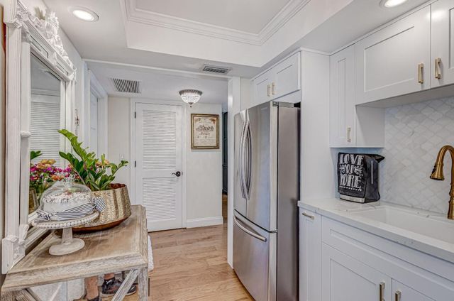 5560 Tamberlane Circle 127, Palm Beach Gardens, FL 33418