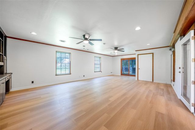 807 Country Club RD, Georgetown, TX 78628
