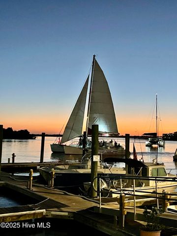 124 Jefferson Street, Beaufort, NC 28516