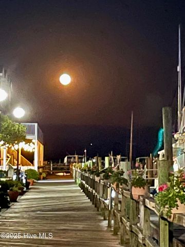 124 Jefferson Street, Beaufort, NC 28516