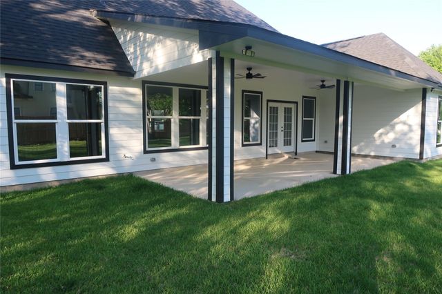5802 Meadow Ln, Richmond, TX 77469