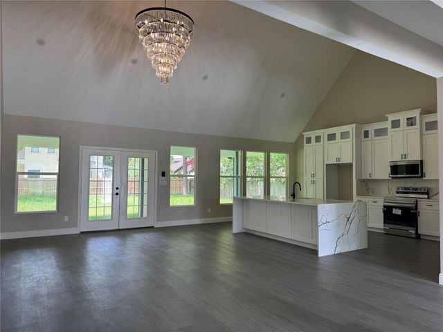5802 Meadow Ln, Richmond, TX 77469