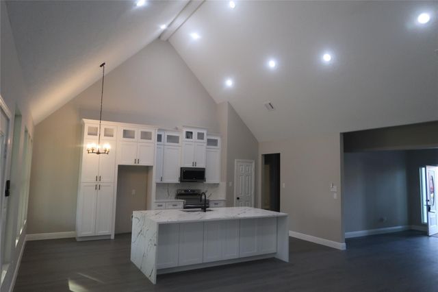 5802 Meadow Ln, Richmond, TX 77469