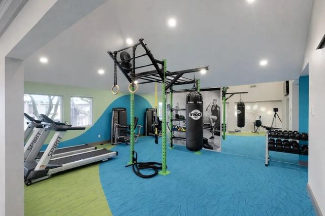 2815 Greenridge Drive 2-031, North Houston, TX 77057