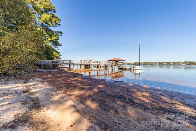 17005 Belle Isle Drive, Cornelius, NC 28031