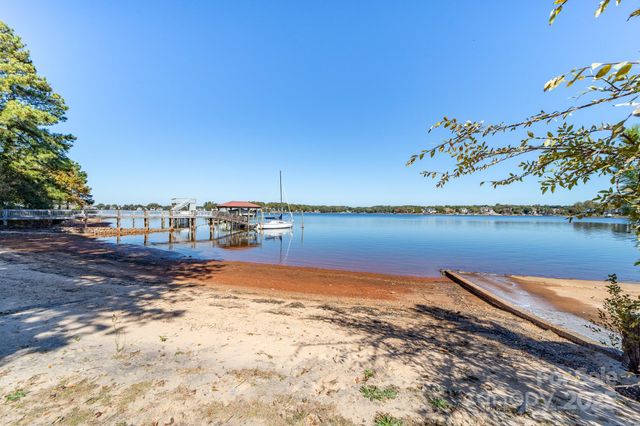 17005 Belle Isle Drive, Cornelius, NC 28031