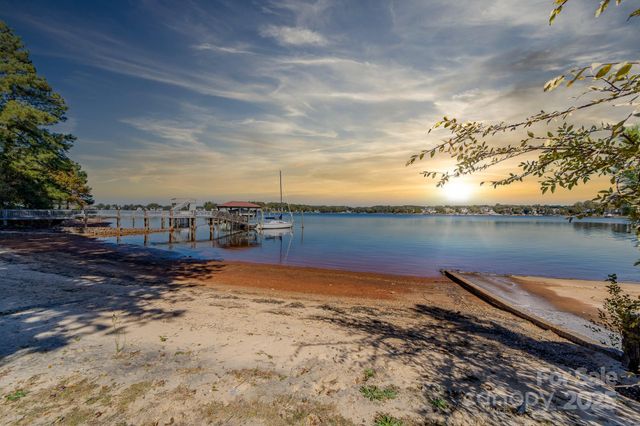 17005 Belle Isle Drive, Cornelius, NC 28031