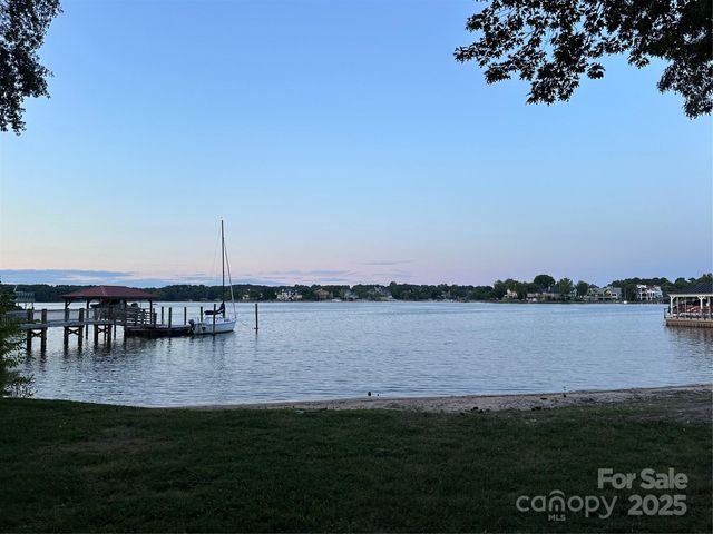 17005 Belle Isle Drive, Cornelius, NC 28031