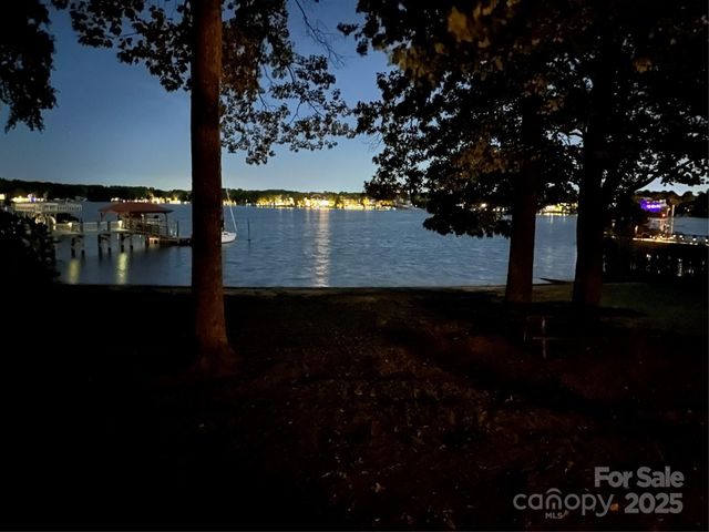 17005 Belle Isle Drive, Cornelius, NC 28031