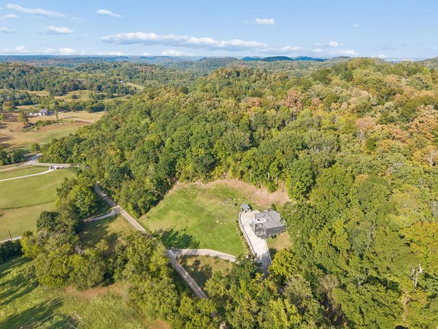 7407 Indian Creek Rd, Nashville, TN 37209