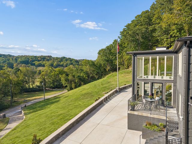 7407 Indian Creek Rd, Nashville, TN 37209