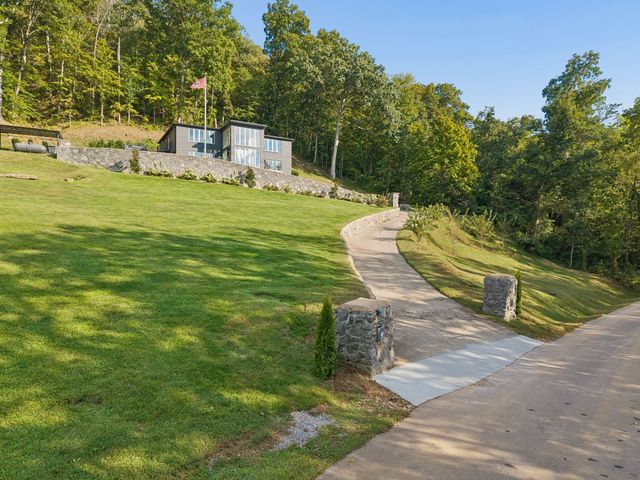 7407 Indian Creek Rd, Nashville, TN 37209