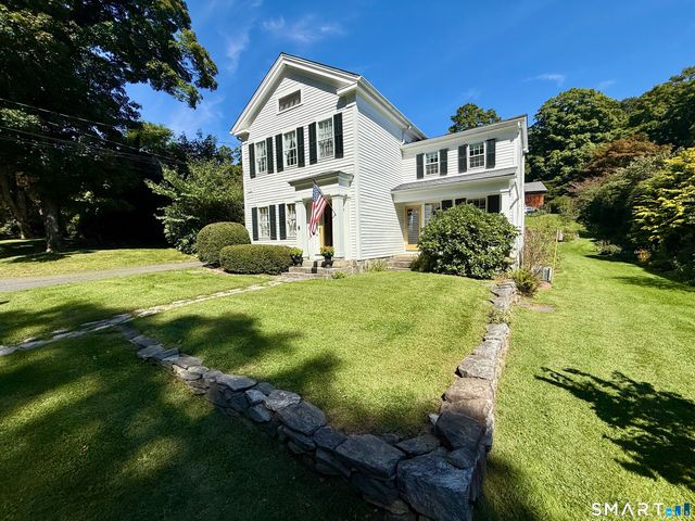 10 Weekeepeemee Road, Woodbury, CT 06798