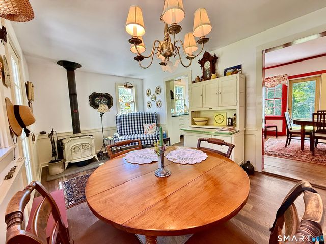 10 Weekeepeemee Road, Woodbury, CT 06798