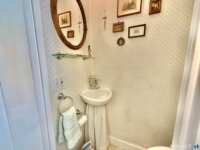 10 Weekeepeemee Road, Woodbury, CT 06798