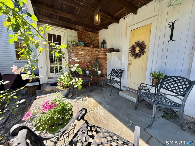 10 Weekeepeemee Road, Woodbury, CT 06798