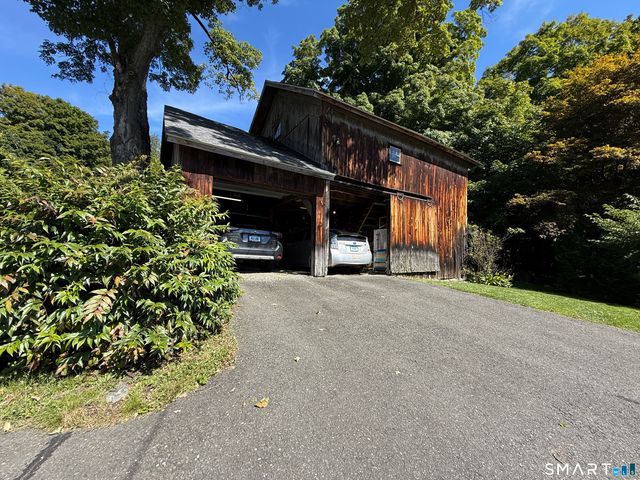 10 Weekeepeemee Road, Woodbury, CT 06798