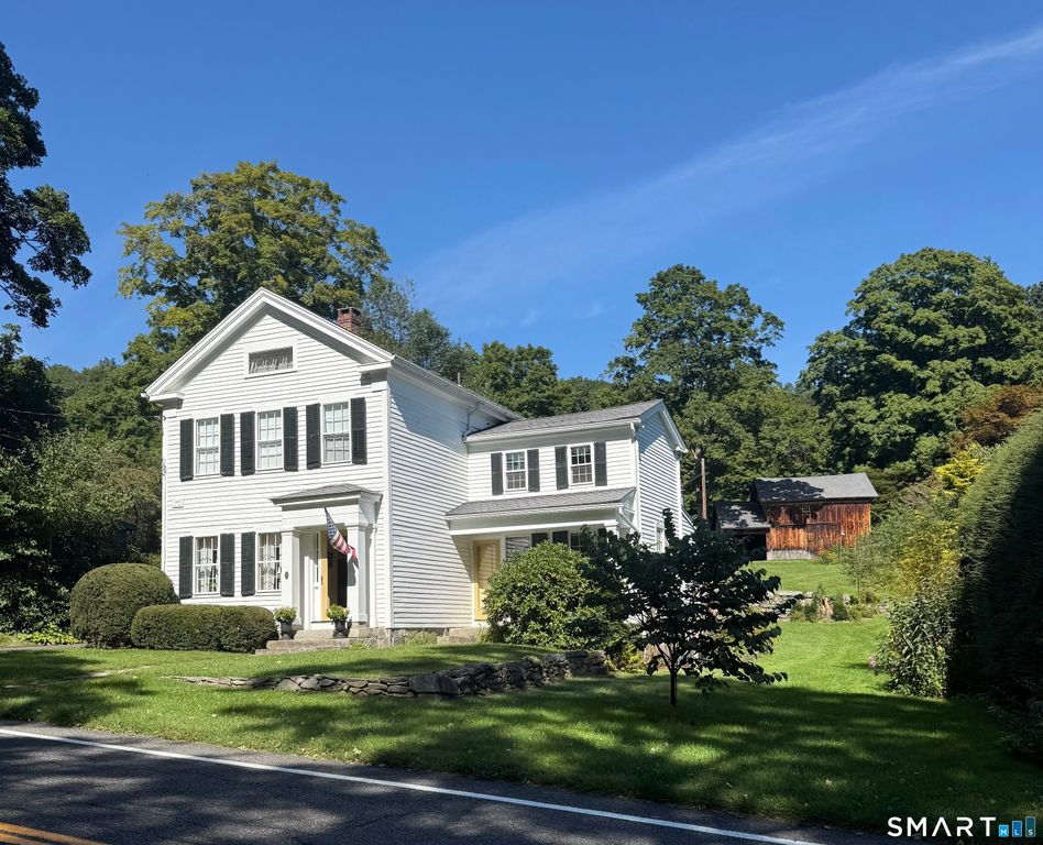 10 Weekeepeemee Road, Woodbury, CT 06798