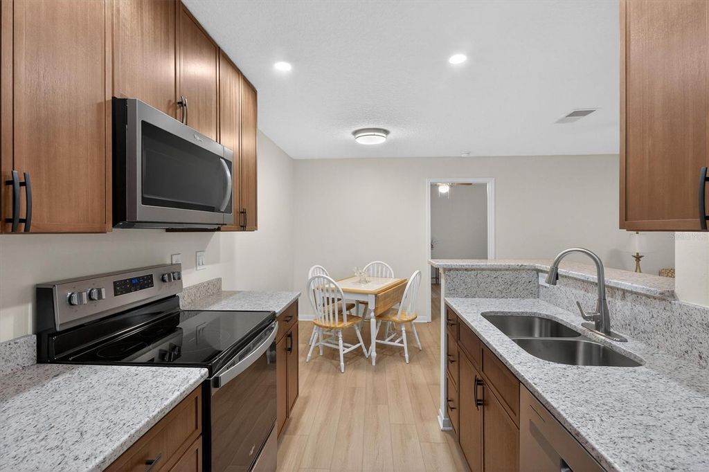 Image 15 of property listing at 2532 GRASSY POINT DRIVE 106, Lake Mary, FL 32746