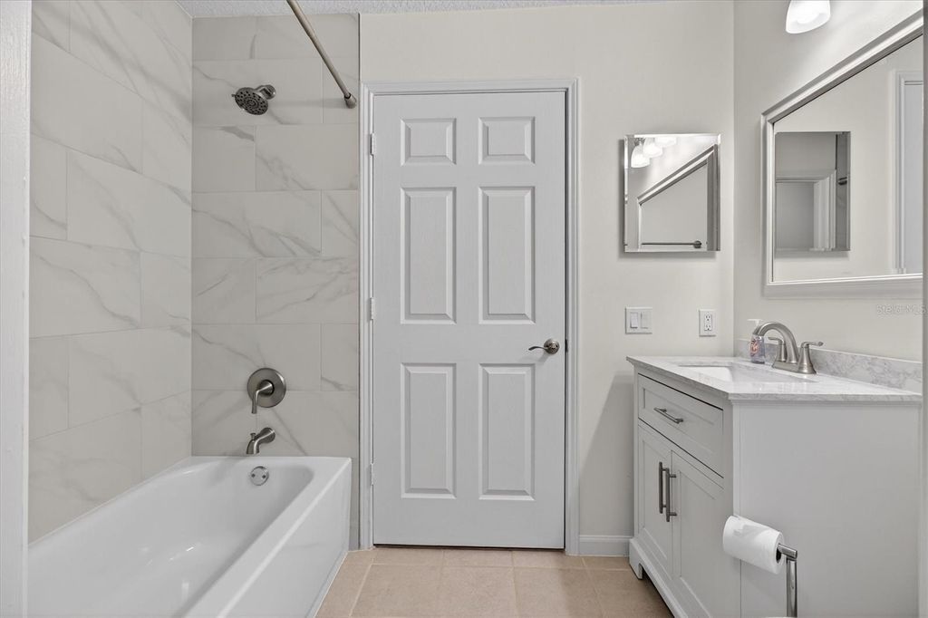 Image 26 of property listing at 2532 GRASSY POINT DRIVE 106, Lake Mary, FL 32746