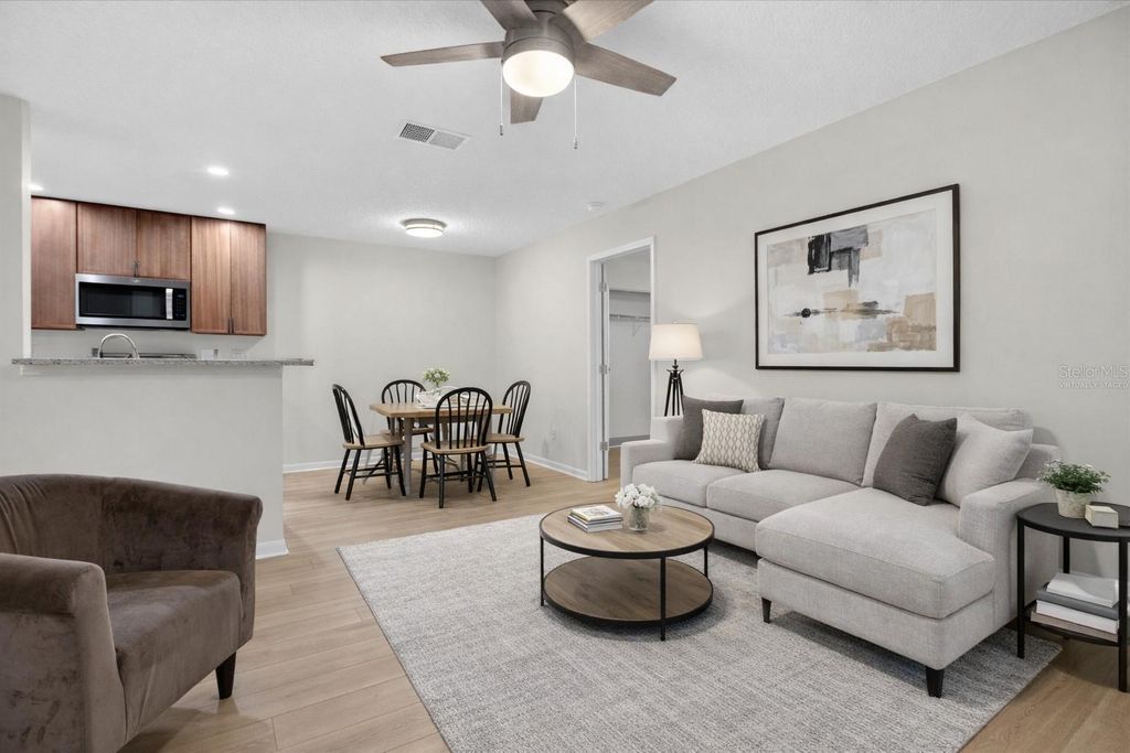 Image 6 of property listing at 2532 GRASSY POINT DRIVE 106, Lake Mary, FL 32746